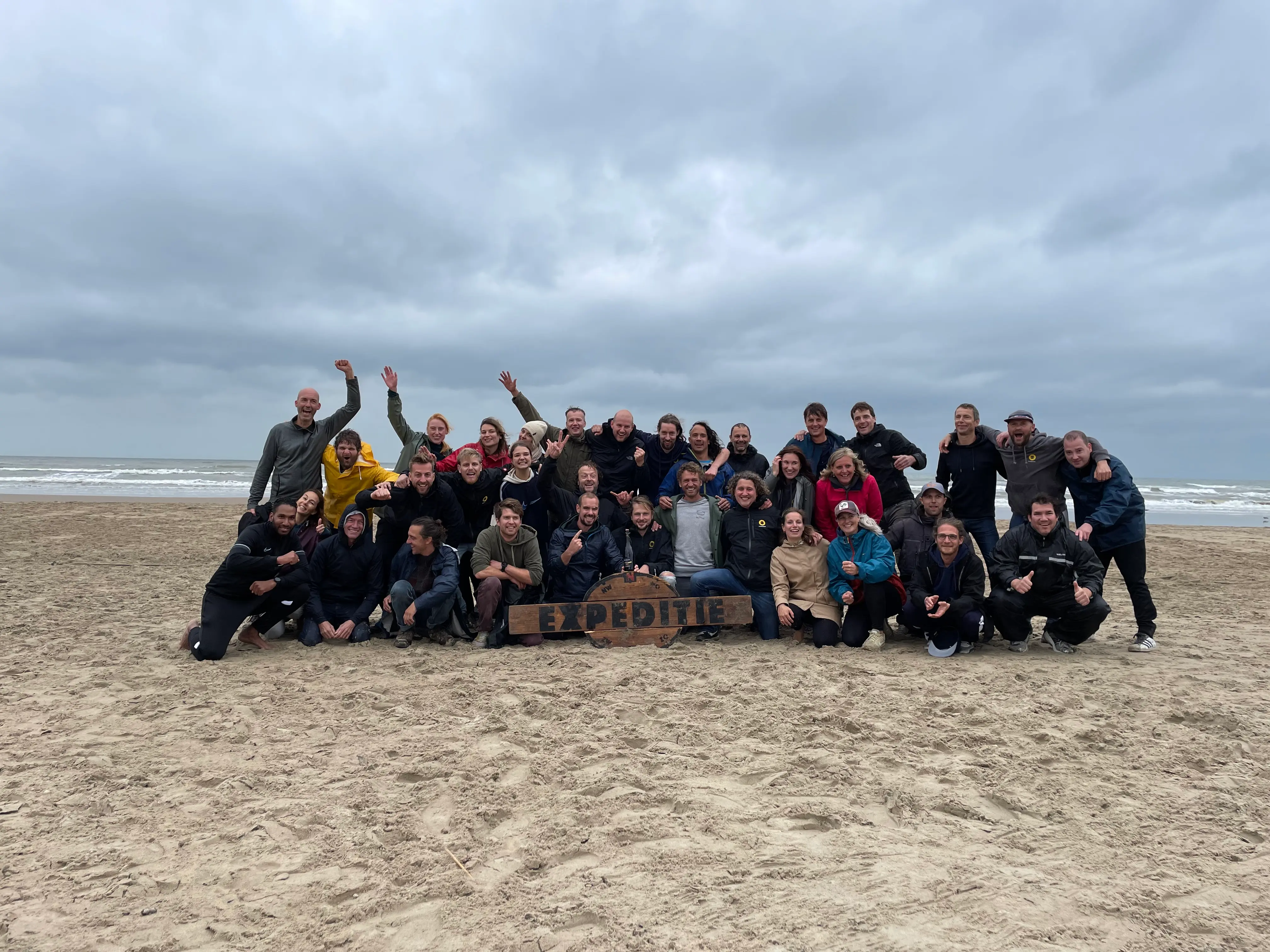 Een groep mensen die Expeditie Robinson heeft gespeeld bij PepSports.