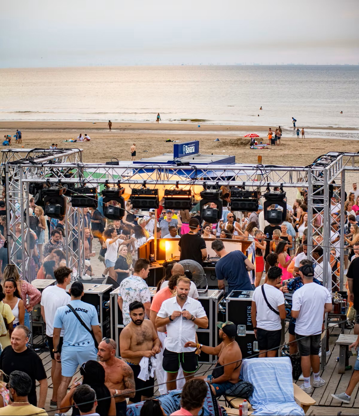 Feest op het strand bij Mango's Beachbar
