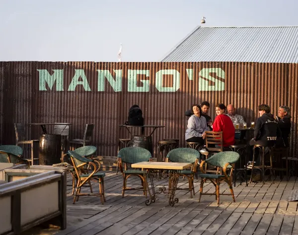 Terras van Mango's.