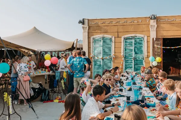 Kinderverjaardag op het terras met buffet.