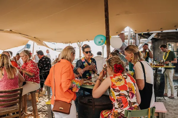 Overdekt feest met stretchtent.
